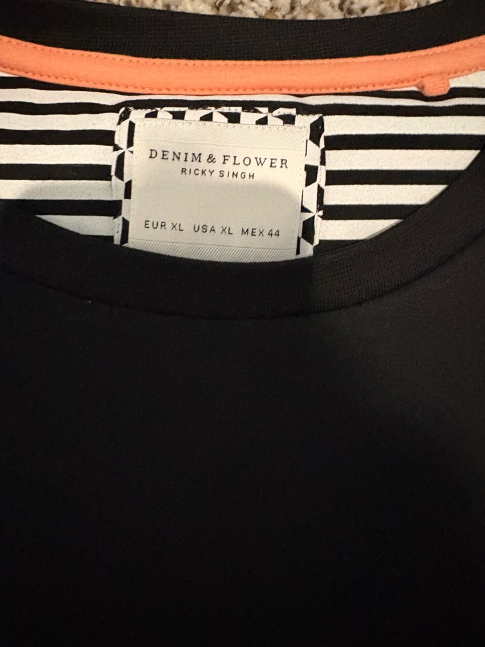 Denim & Flower Short Sleeve Colorblock Tee in Black, Peach & White Xl - Picture 2 of 6